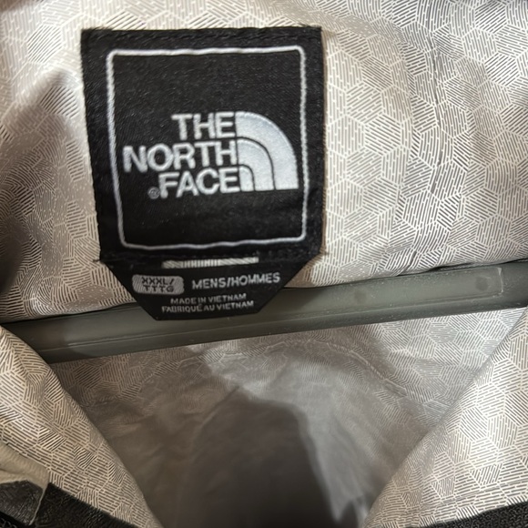 Men’s 3xl; the north face jackets; raincoat;pre loved; clean and no odor! - Picture 2 of 4